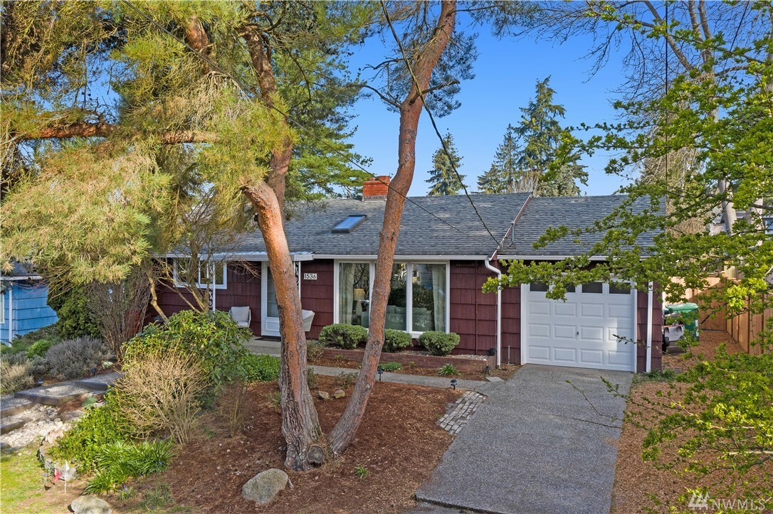 Property Photo: 1536 N 121st St WA 98133