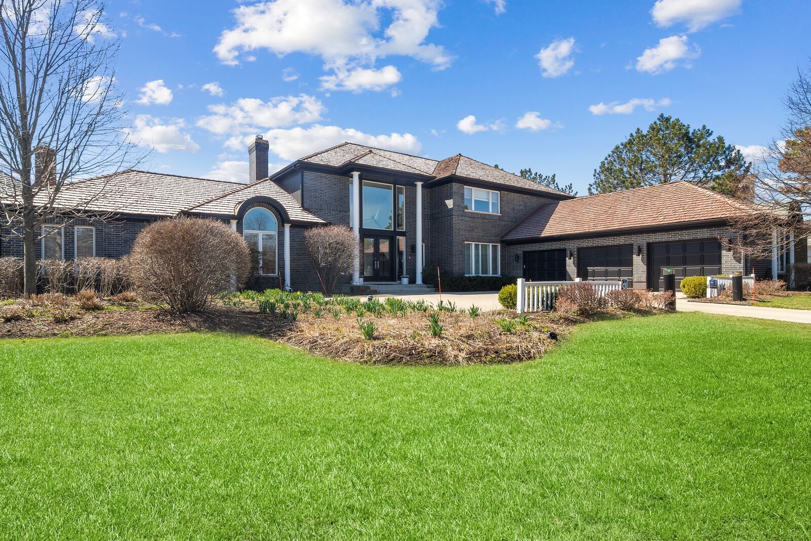 Property Photo: 1820 Hybernia Drive IL 60035