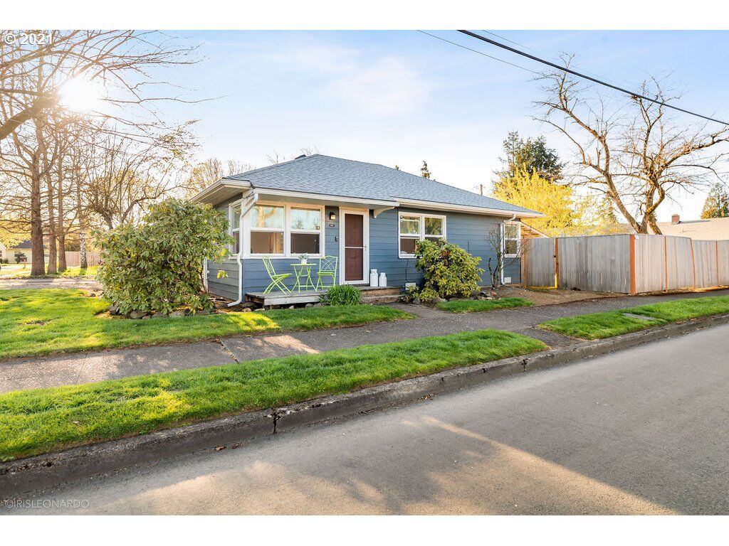 Property Photo: 2402 Fairmount Ave WA 98661