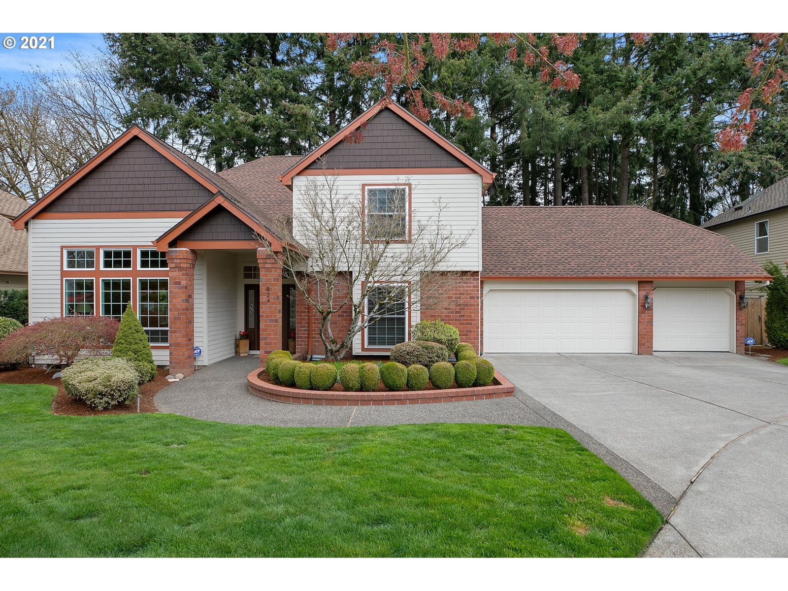 Property Photo:  824 Wendy Ct  OR 97068 