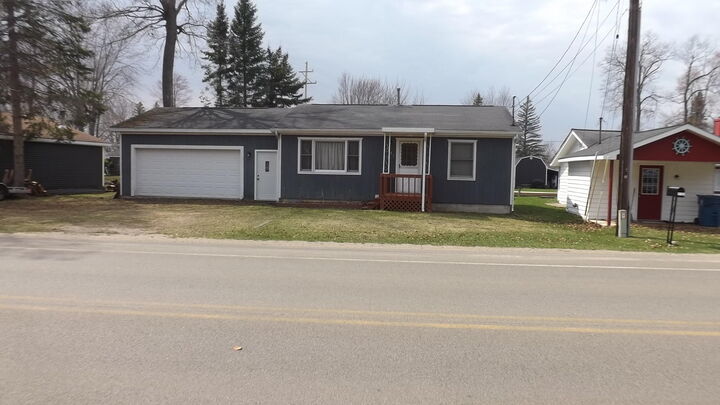 4697 Bradford Drive  Houghton Lake MI 48629 photo