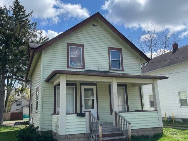 Property Photo:  1237 8th St  WI 53511 