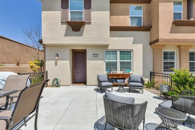 Property Photo:  40269 Calle Real  CA 92563 