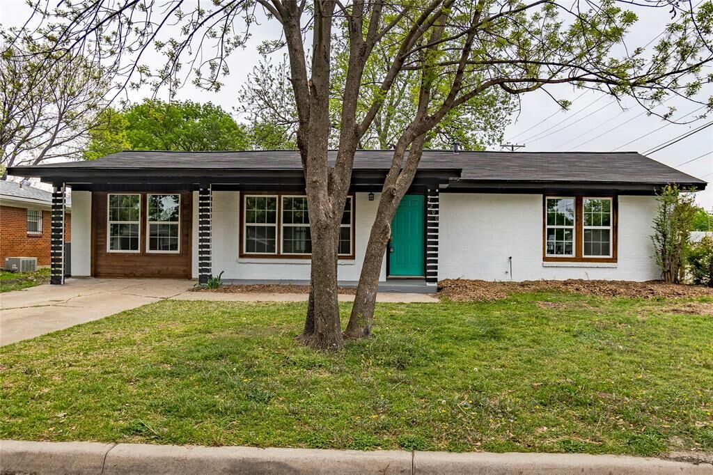 Property Photo:  3200 Fairview Street  TX 76111