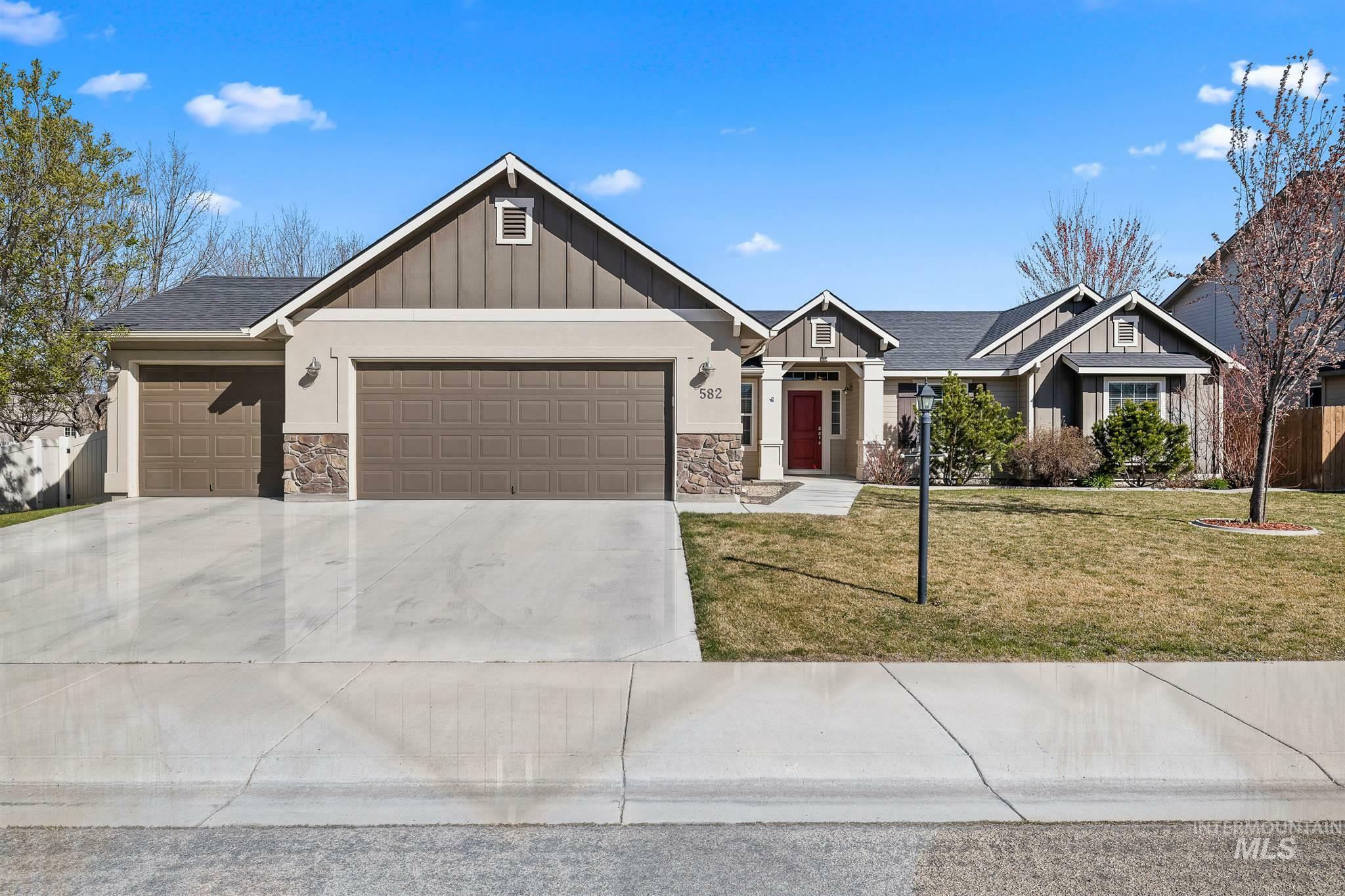 Property Photo:  582 W Great Basin Drive  ID 83646-5911 