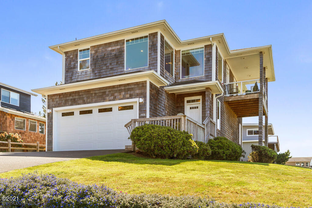 Property Photo:  1928 NE 67th Street  OR 97367