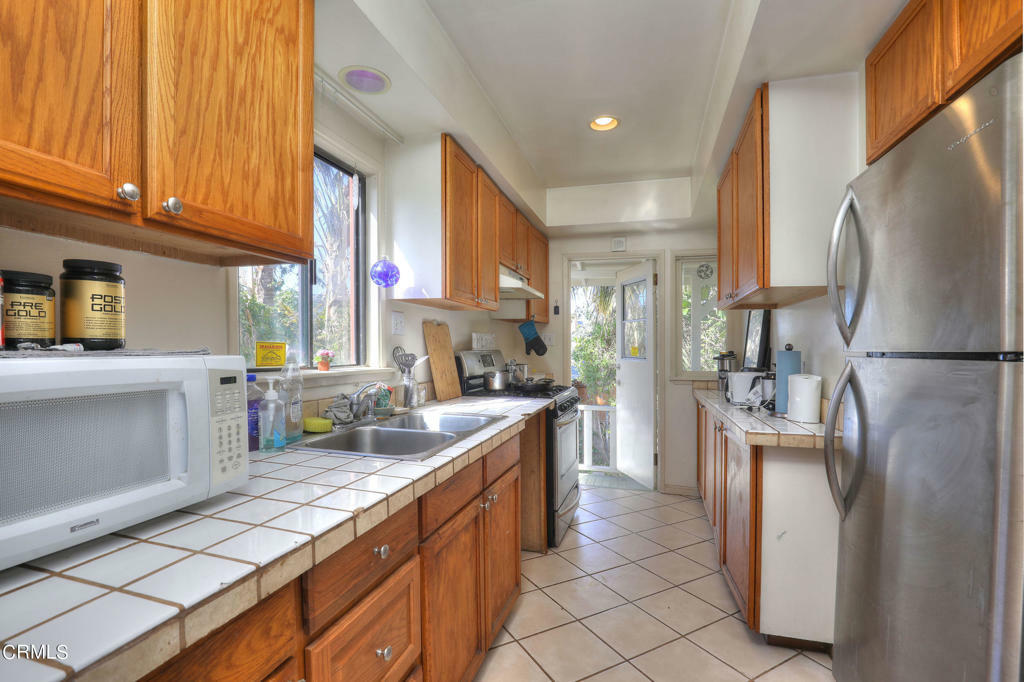 Property Photo:  1233 Hemlock Lane  CA 93001 