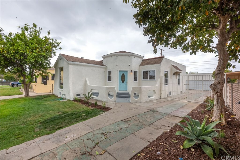 Property Photo:  439 W School Street  CA 90220 