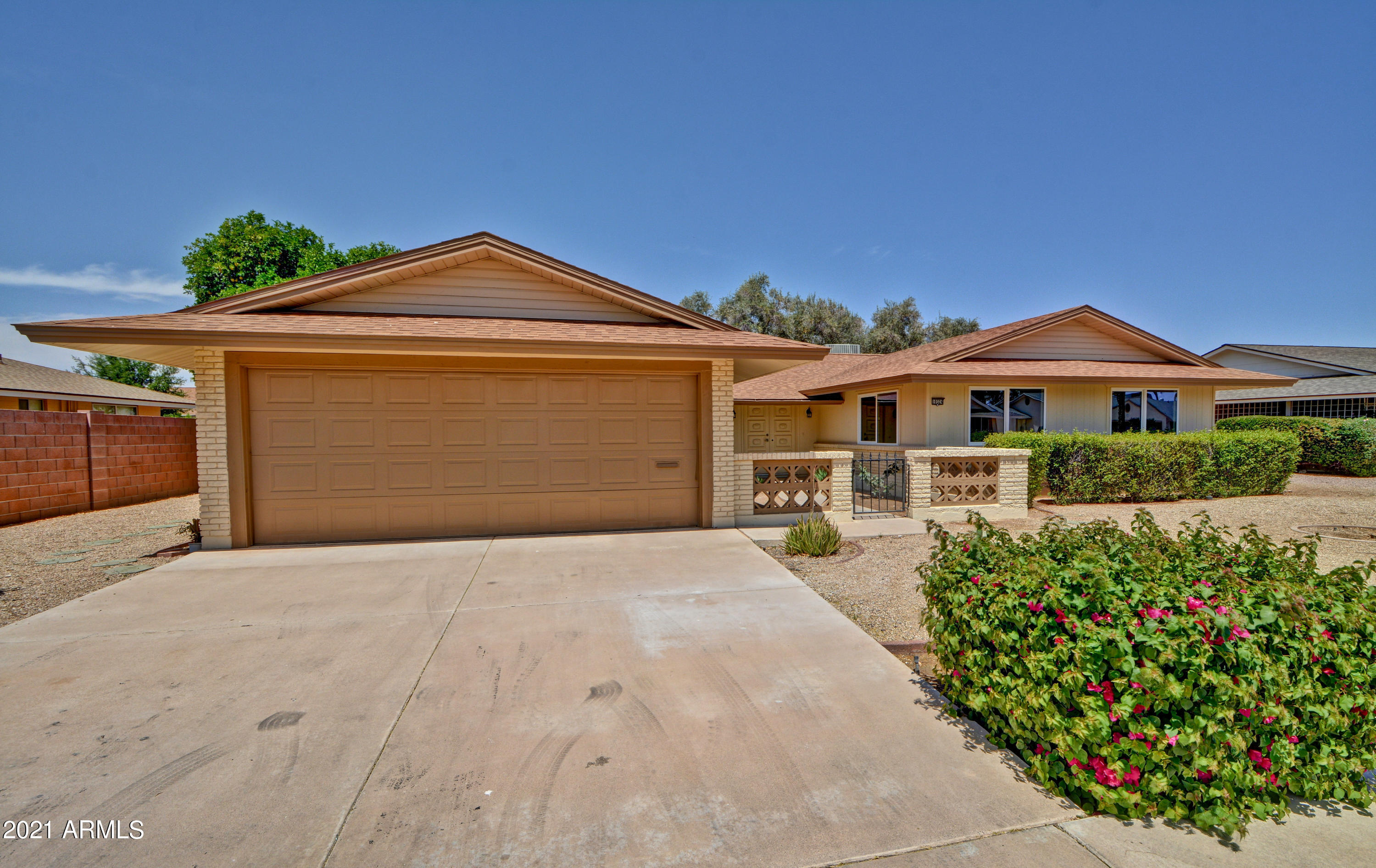 Property Photo: 10324 W Wininger Circle AZ 85351