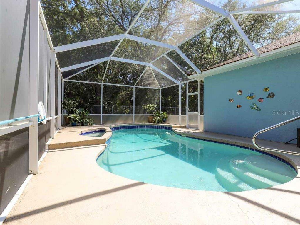 Property Photo:  4214 74th Terrace E  FL 34243 