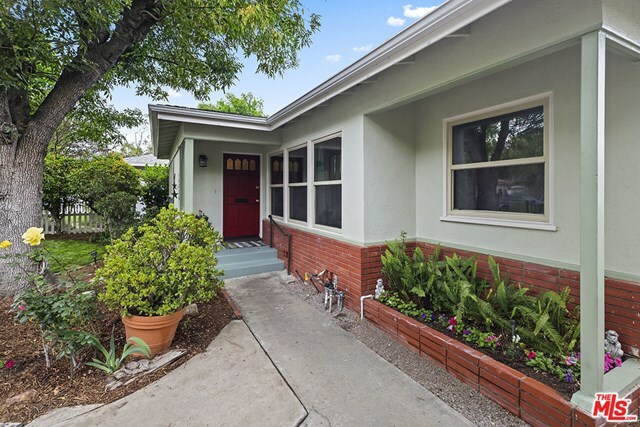 Property Photo:  16430 Hamlin Street  CA 91406 