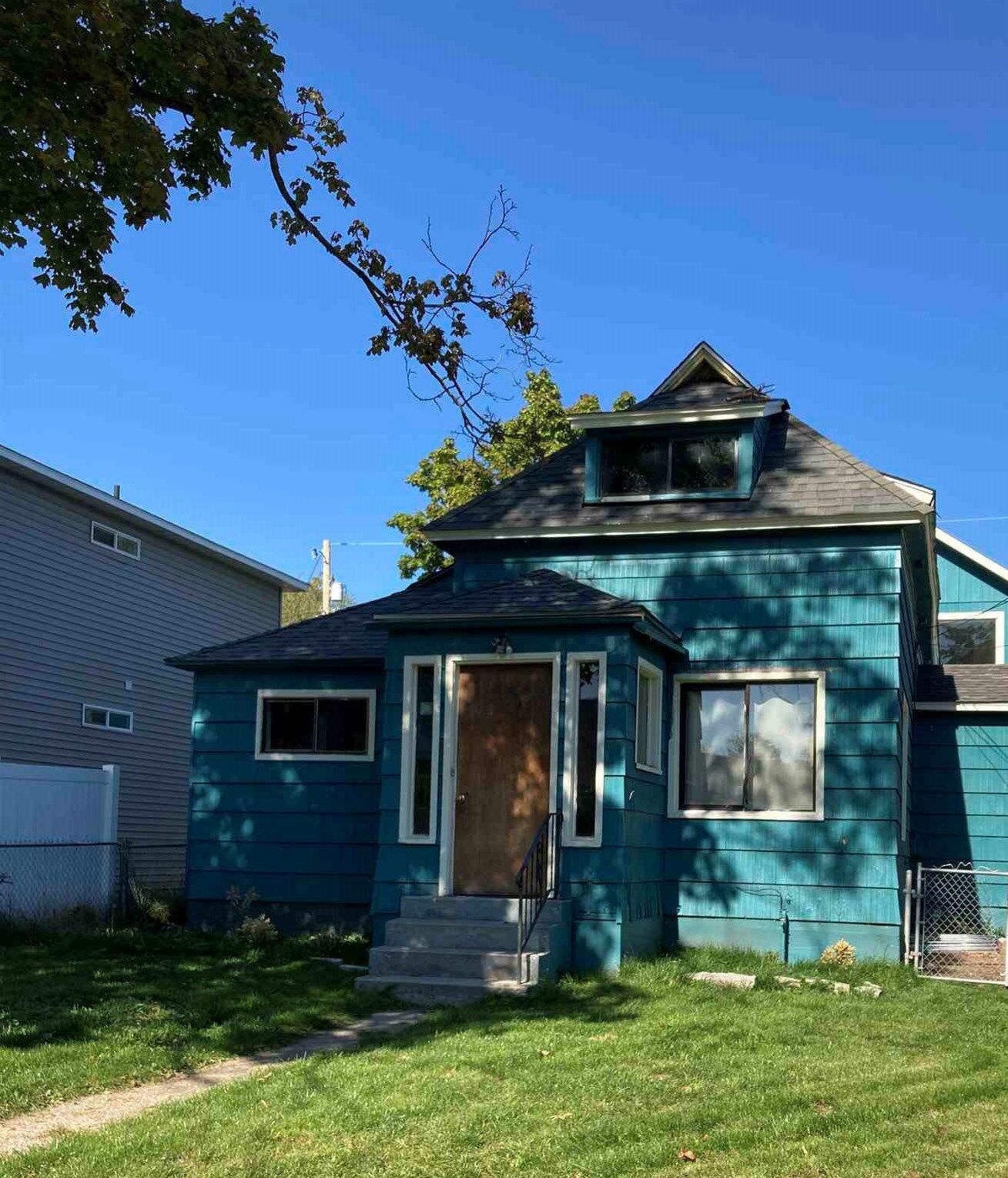 Property Photo: 711 E Augusta Ave 711.5 E. Augusta Ave. WA 99207