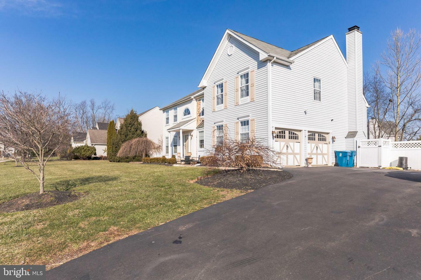 Property Photo:  427 Winding Lane  PA 18914 