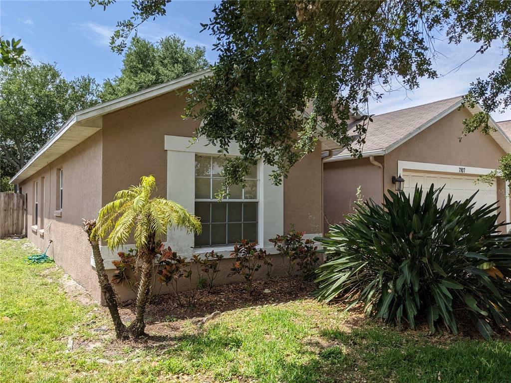 Property Photo:  7107 Colony Pointe Drive  FL 33578 