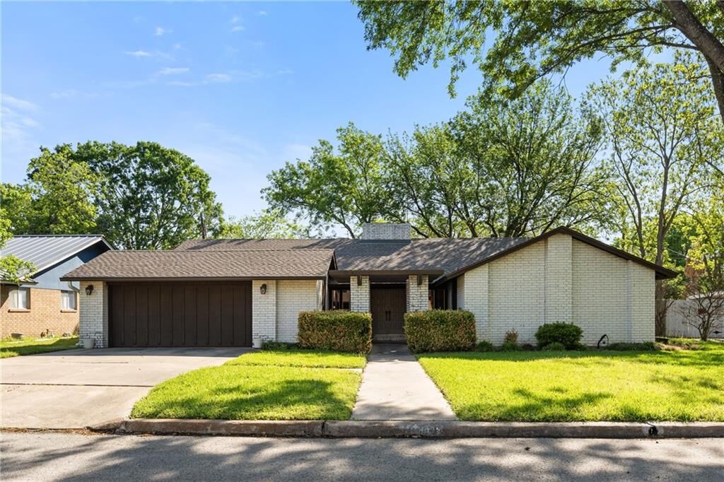Property Photo:  2404 Heights Boulevard  TX 76574 