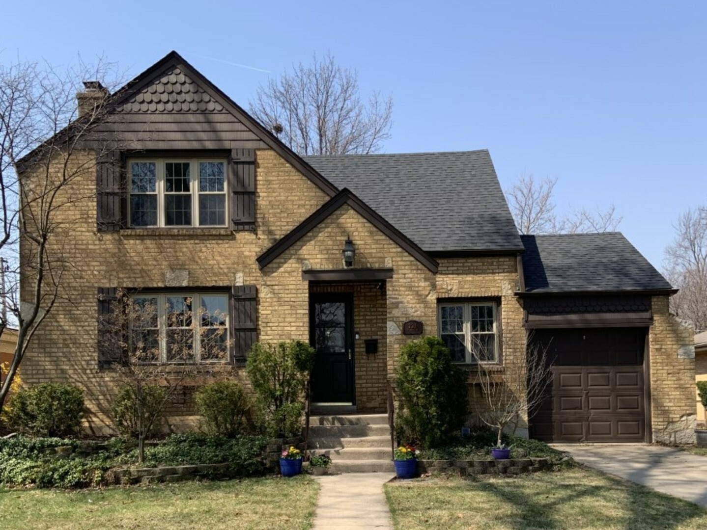 Property Photo:  220 S Louis Street  IL 60056 