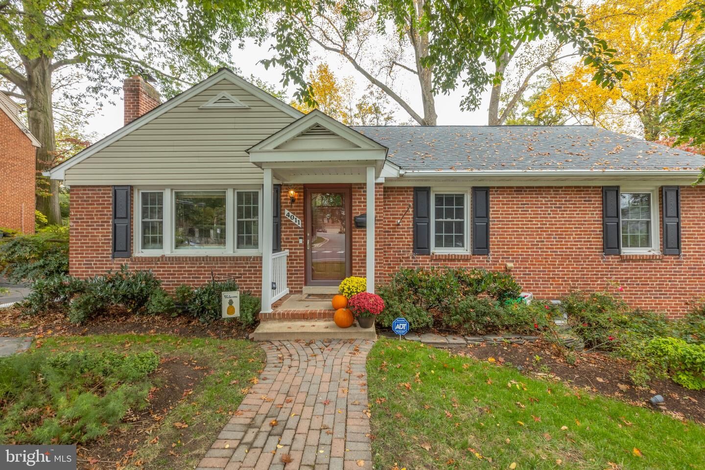 Property Photo: 4011 Lorcom Lane VA 22207