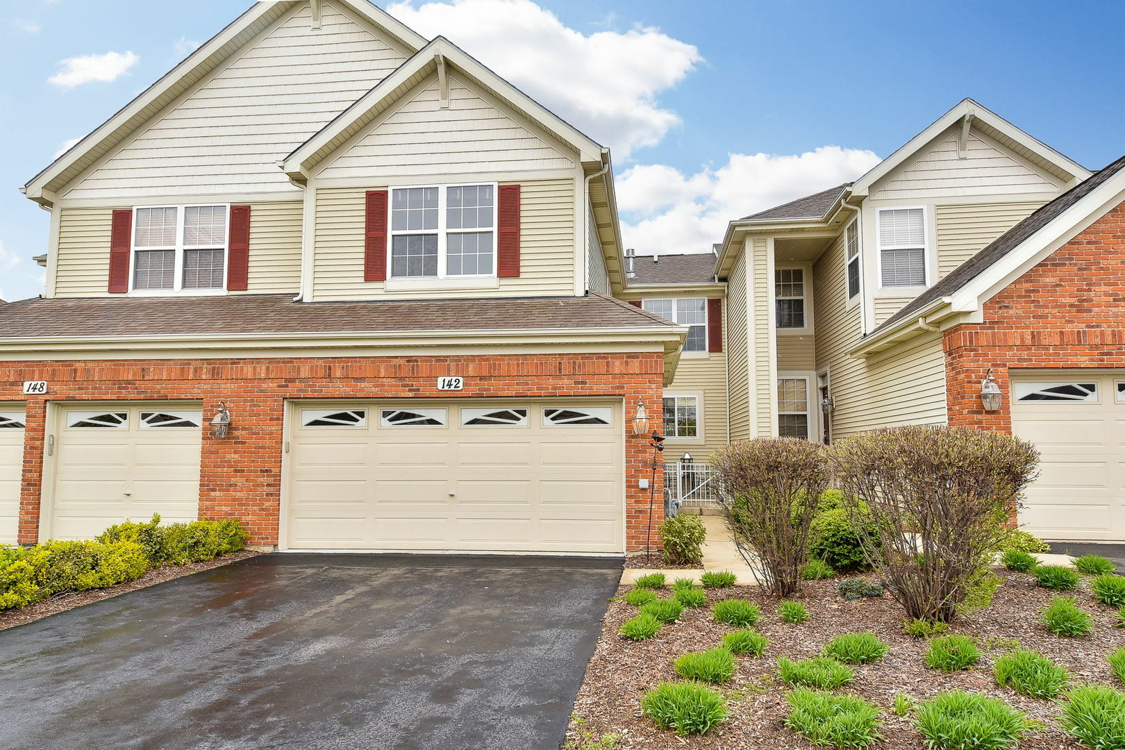 Property Photo: 142 Remington Drive IL 60175
