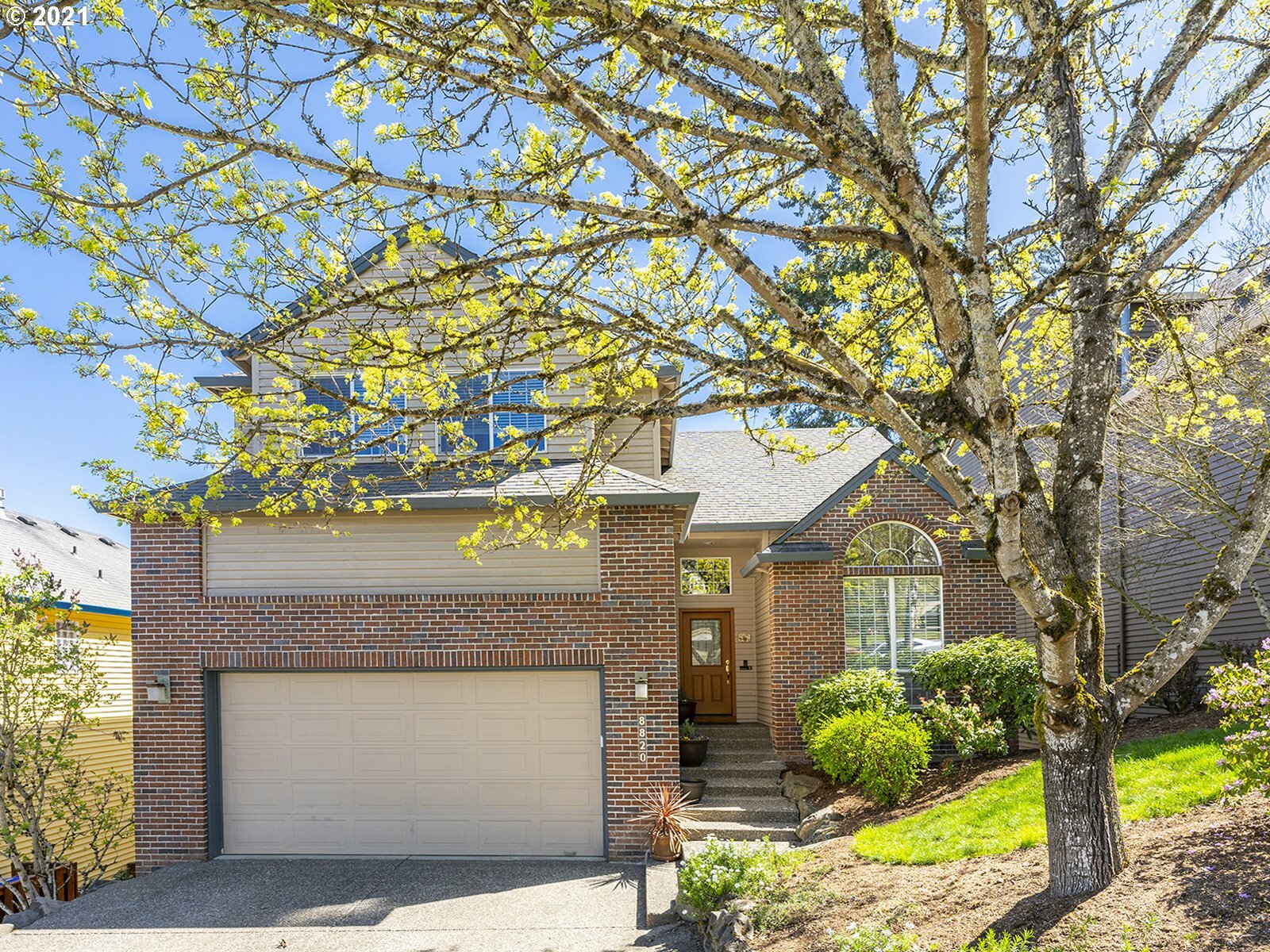 Property Photo: 8820 SW 49th Ave OR 97219