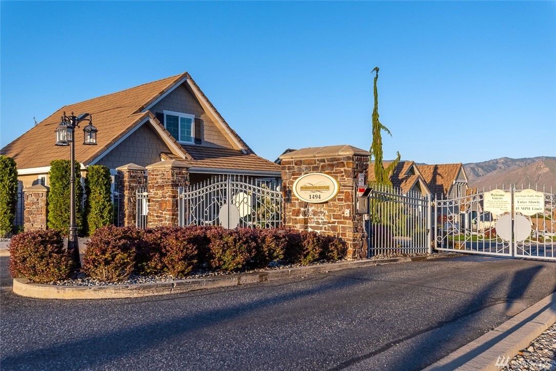 Property Photo:  1494 Eastmont Ave 47  WA 98802 