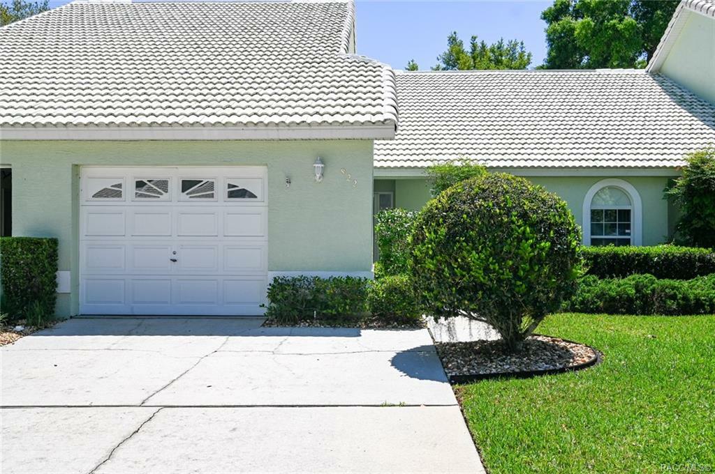 Property Photo:  822 Inverie Drive  FL 34453 