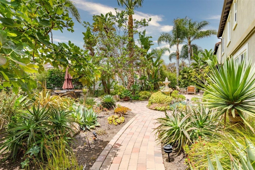 Property Photo:  7485 Seashell Ct  CA 92011 