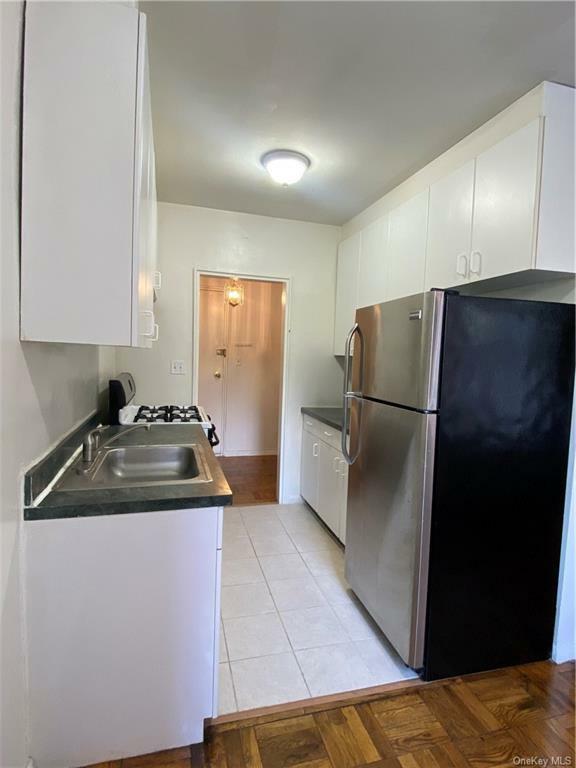 Property Photo:  1111 Midland Avenue 1L  NY 10708 