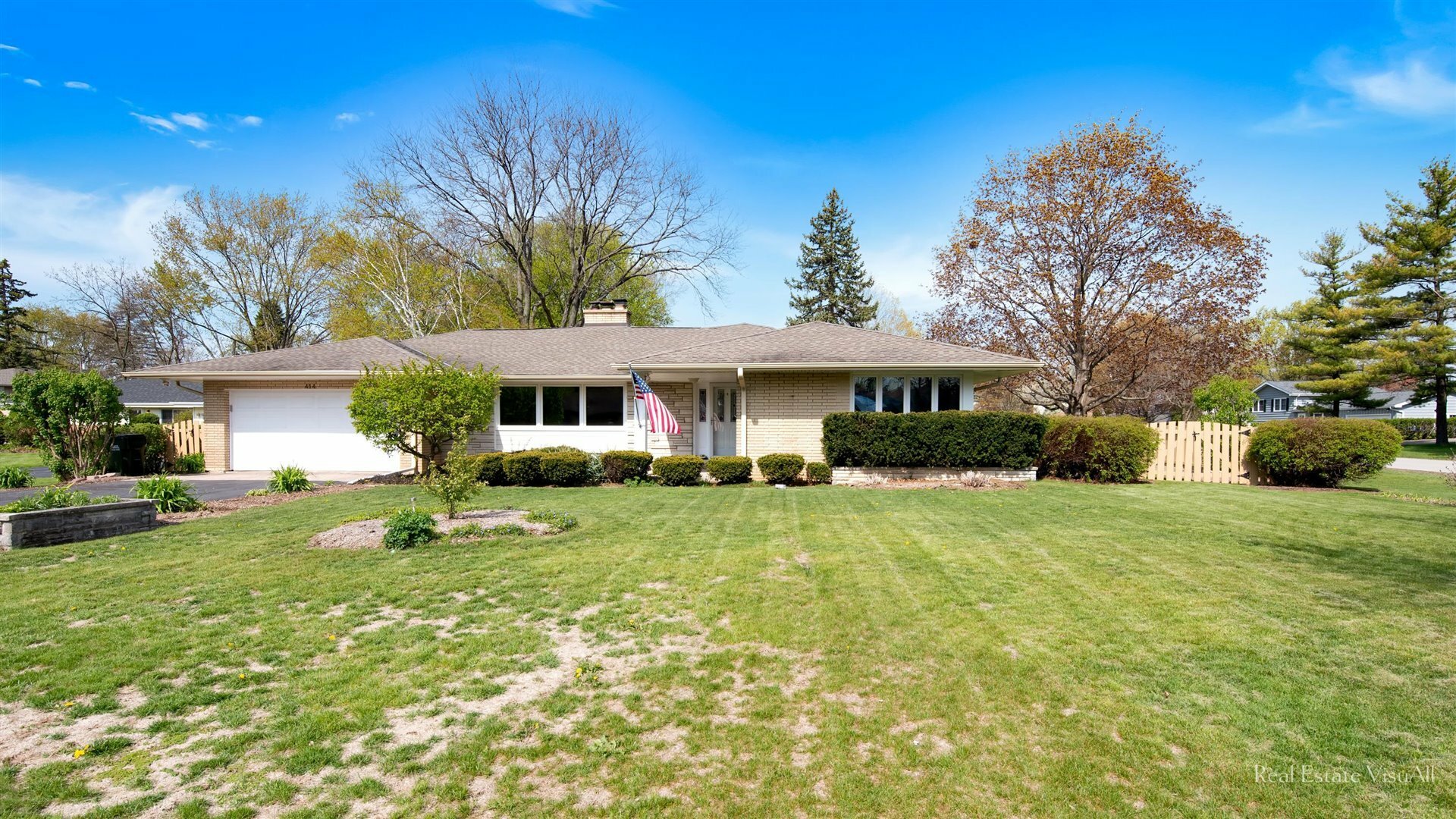 Property Photo:  414 Pleasant Drive  IL 60193 