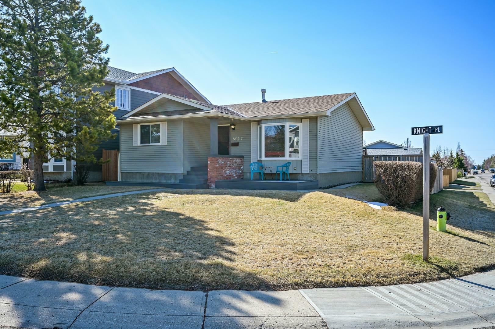 Property Photo: 1627 Harrison Street AB T0M 0S0