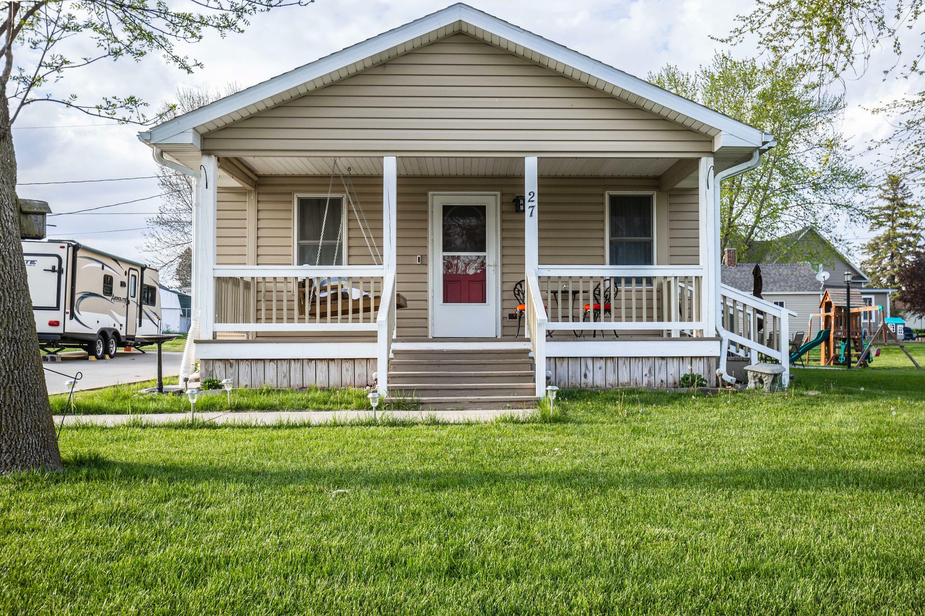 Property Photo:  27 Park  Street  IA 51575 