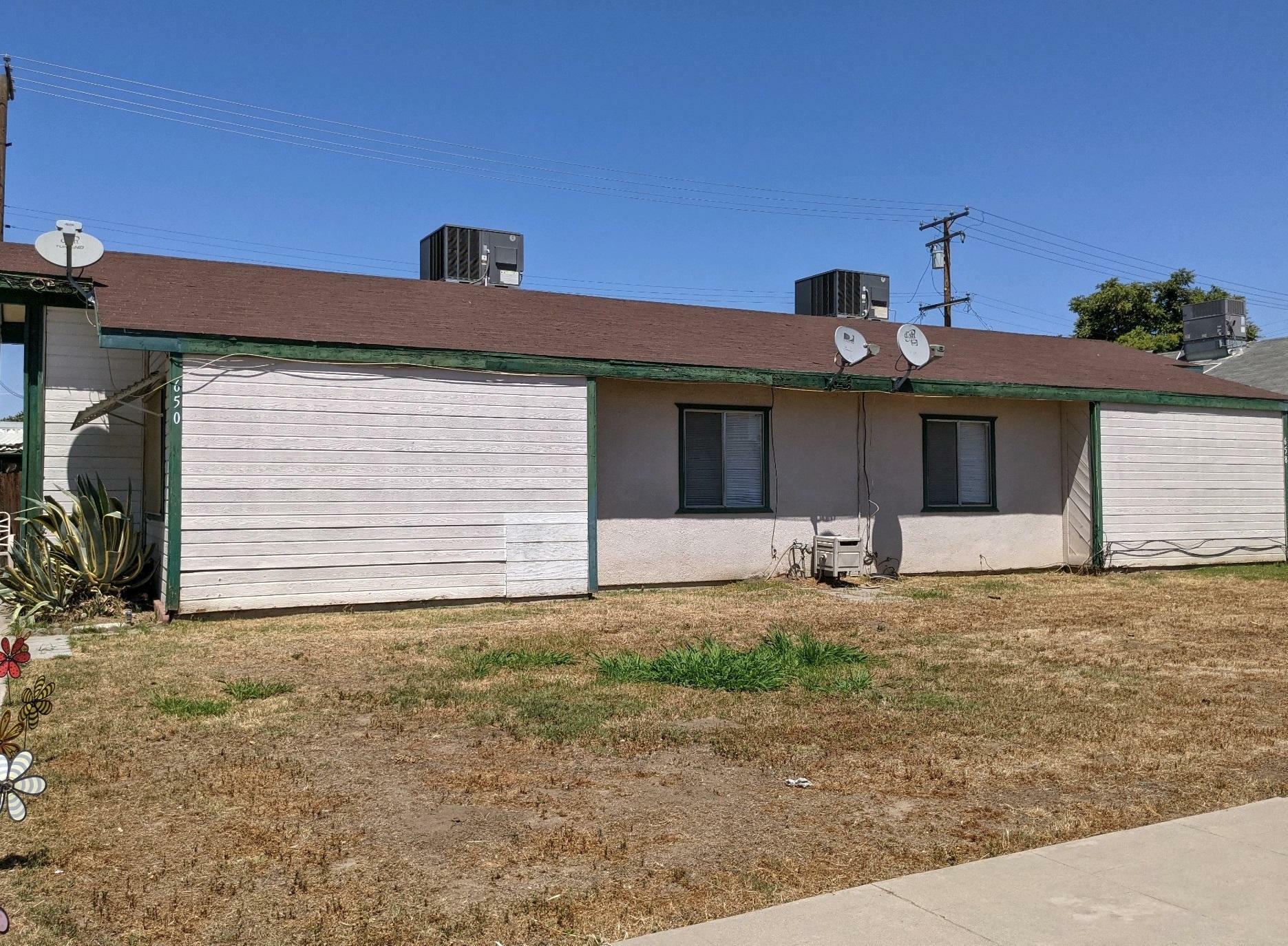 Property Photo:  650 E Ventura Avenue  CA 93274 