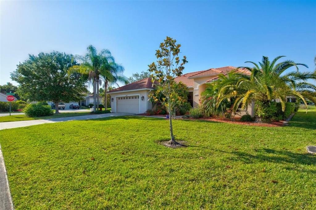 Property Photo:  12826 Kite Drive  FL 34212 