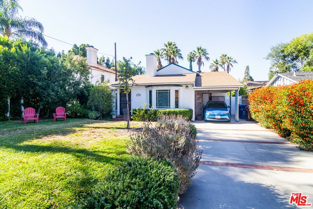 Property Photo:  12715 Weddington Street  CA 91607 