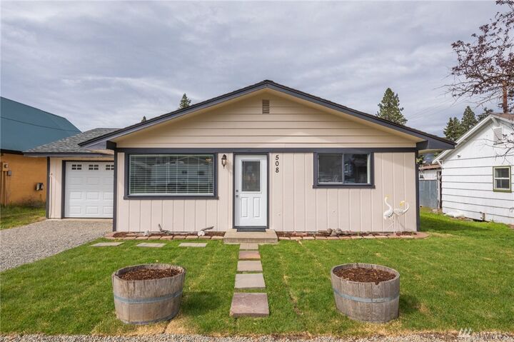 Property Photo:  508 Lincoln Ave  WA 98922 