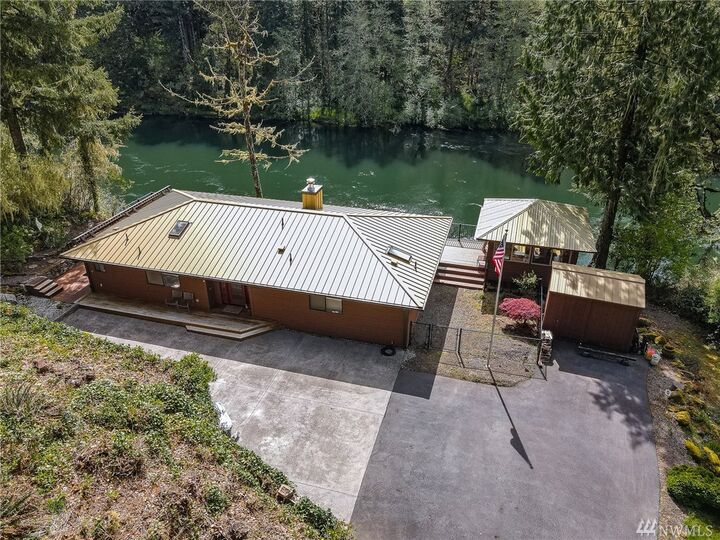 Property Photo:  2500 Spencer Rd  WA 98564 