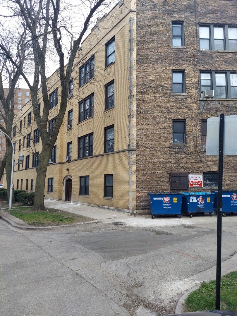 Property Photo: 6038 N Hermitage Avenue 3 IL 60660