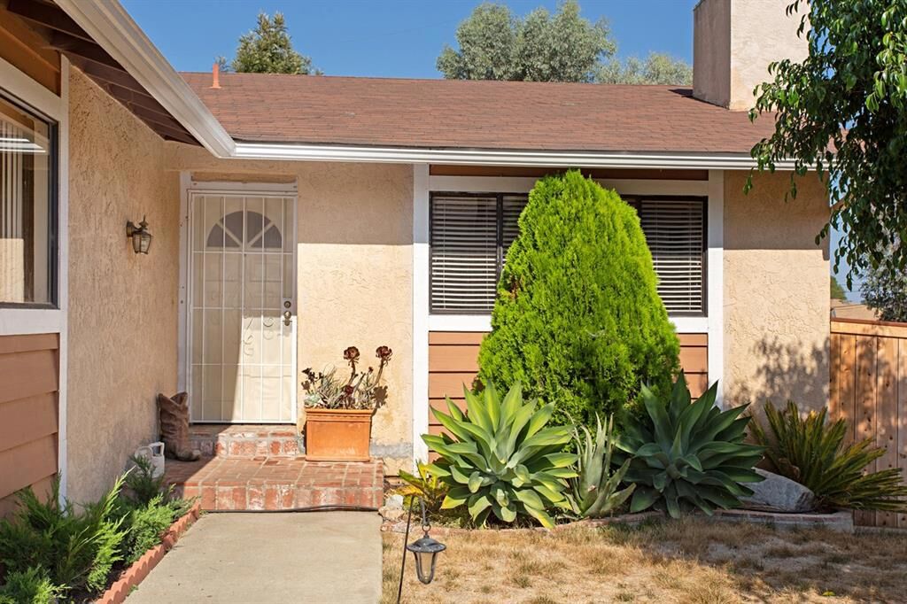 Property Photo: 469 Rancho Vista CA 92083
