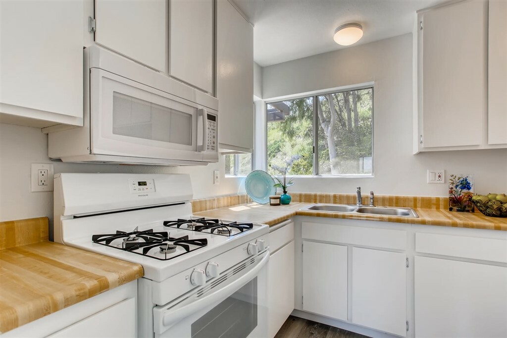 Property Photo:  1725 Havenwood Dr  CA 92056 