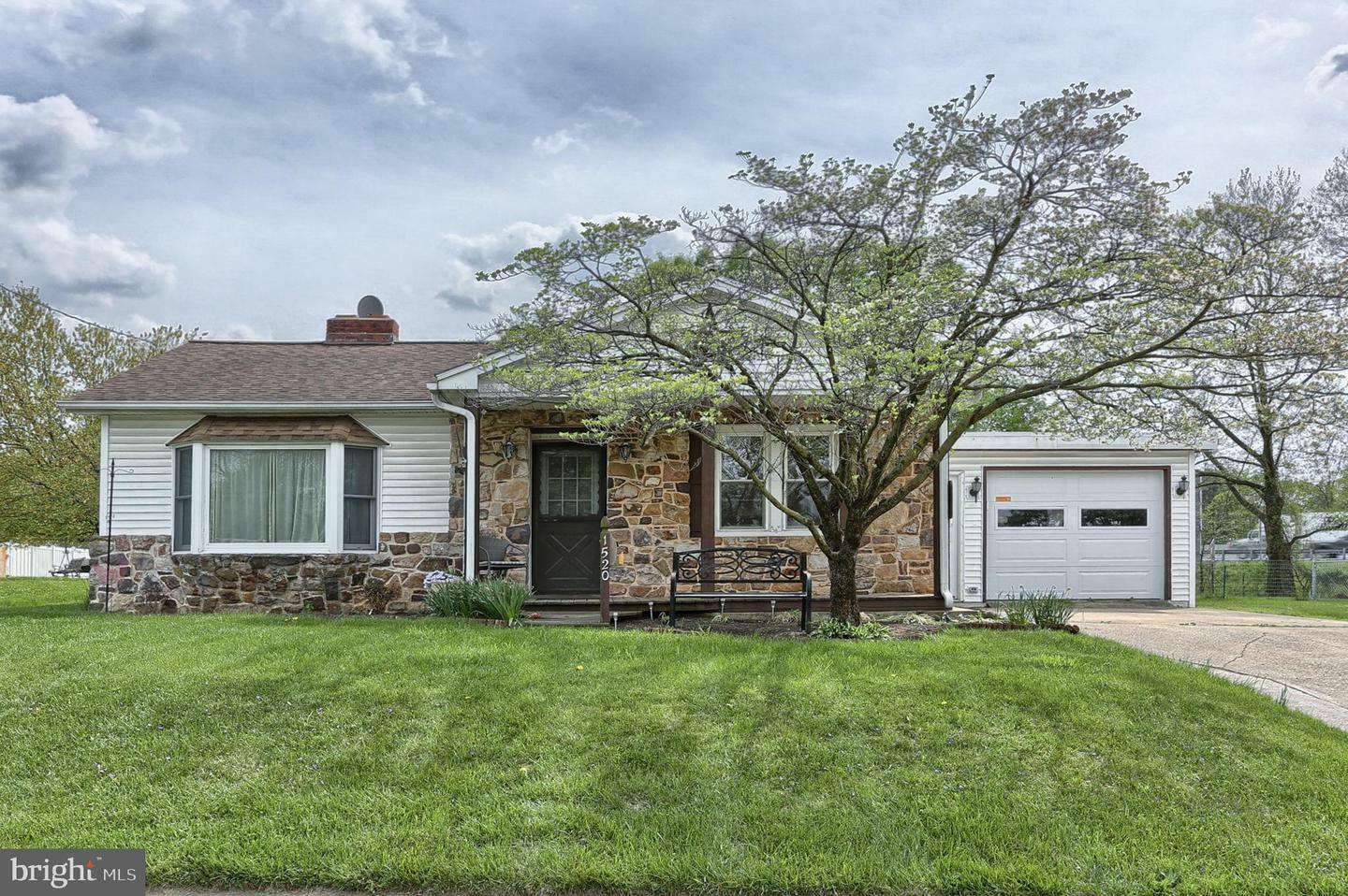 Property Photo: 1520 Simpson Ferry Road PA 17070