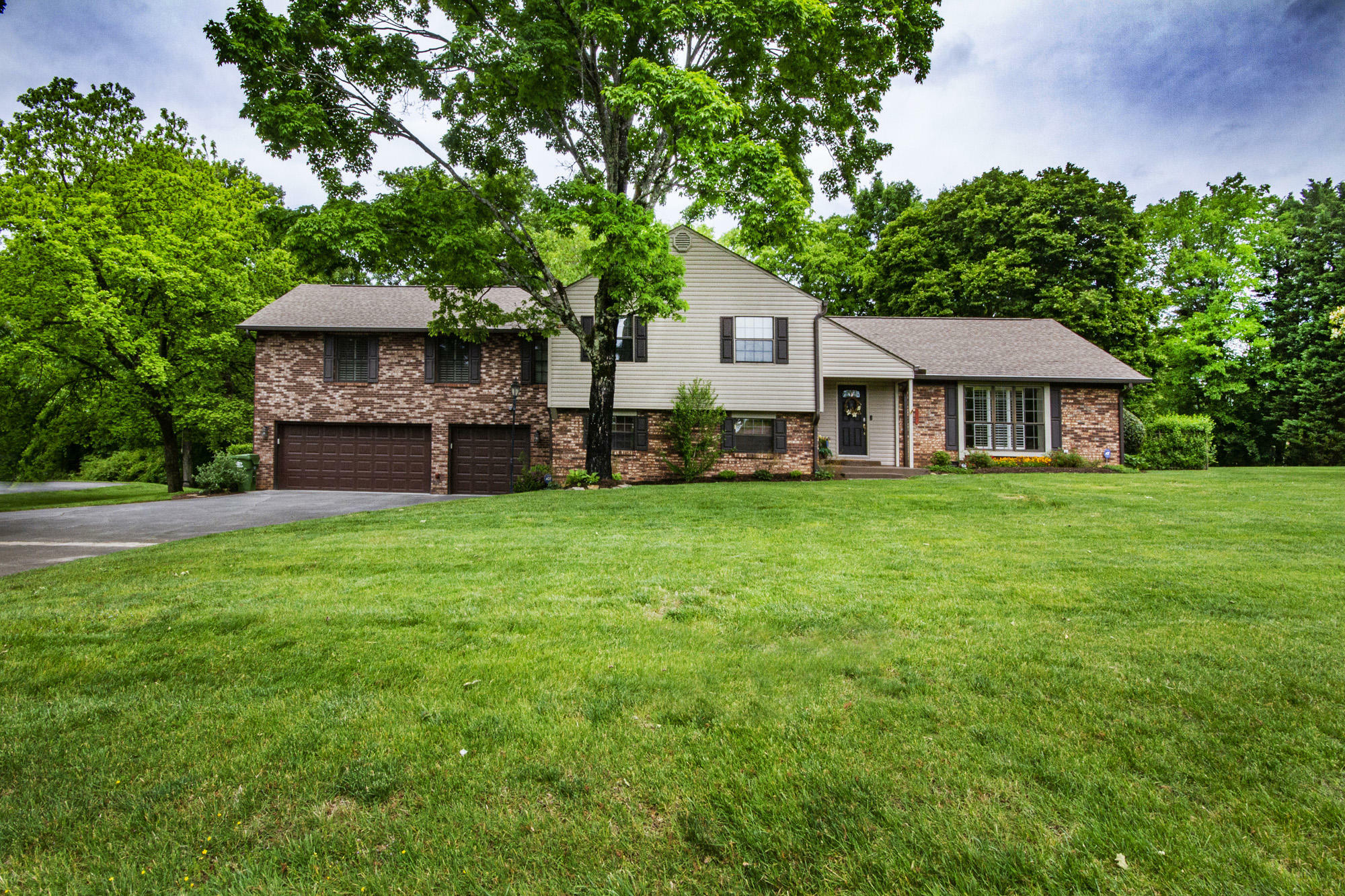 Property Photo:  911 S Briarcliff Circle  TN 37803 