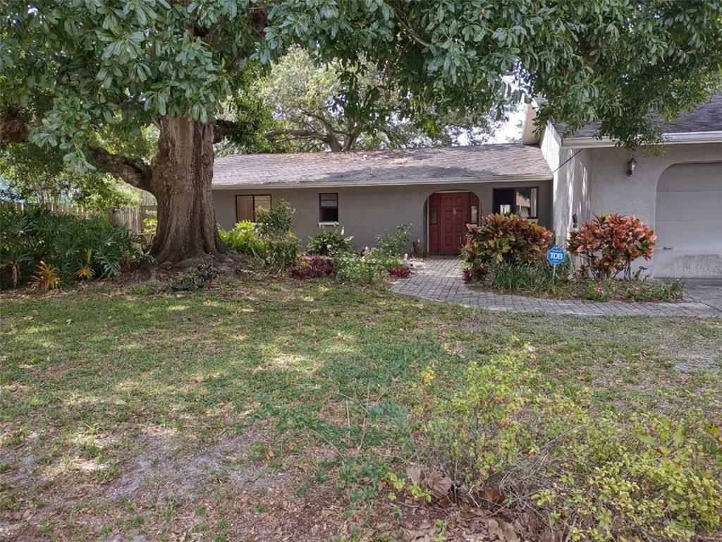 Property Photo:  824 Alderwood Way  FL 34243 