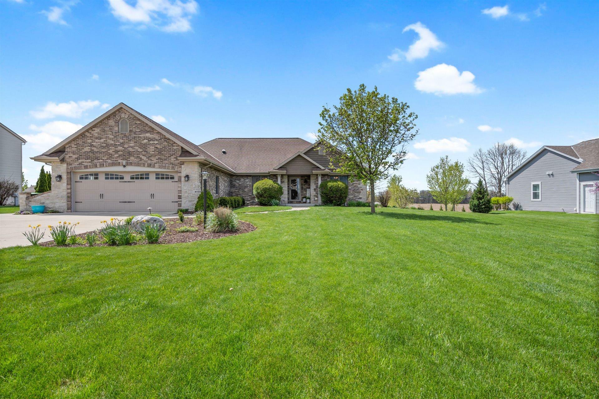 Property Photo:  3162 Sherman Parc Cir  WI 53037 