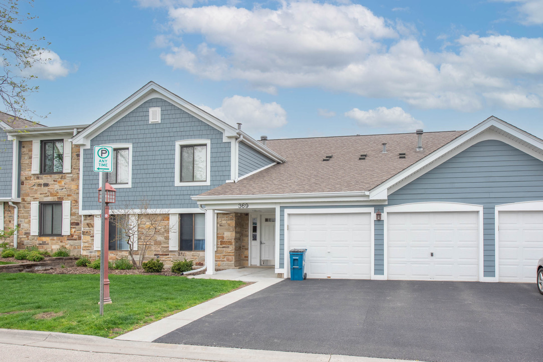 Property Photo: 369 Thornhill Court D1 IL 60193
