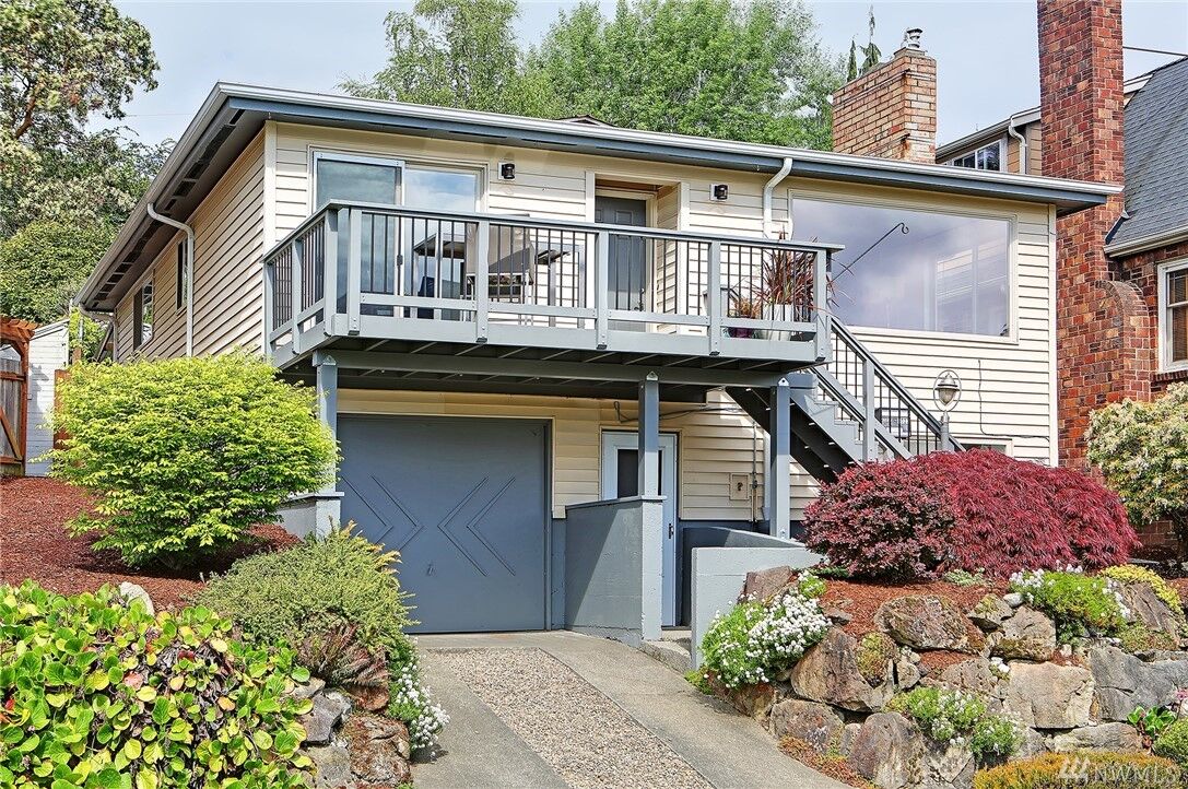 Property Photo: 4023 Fauntleroy Wy SW WA 98126