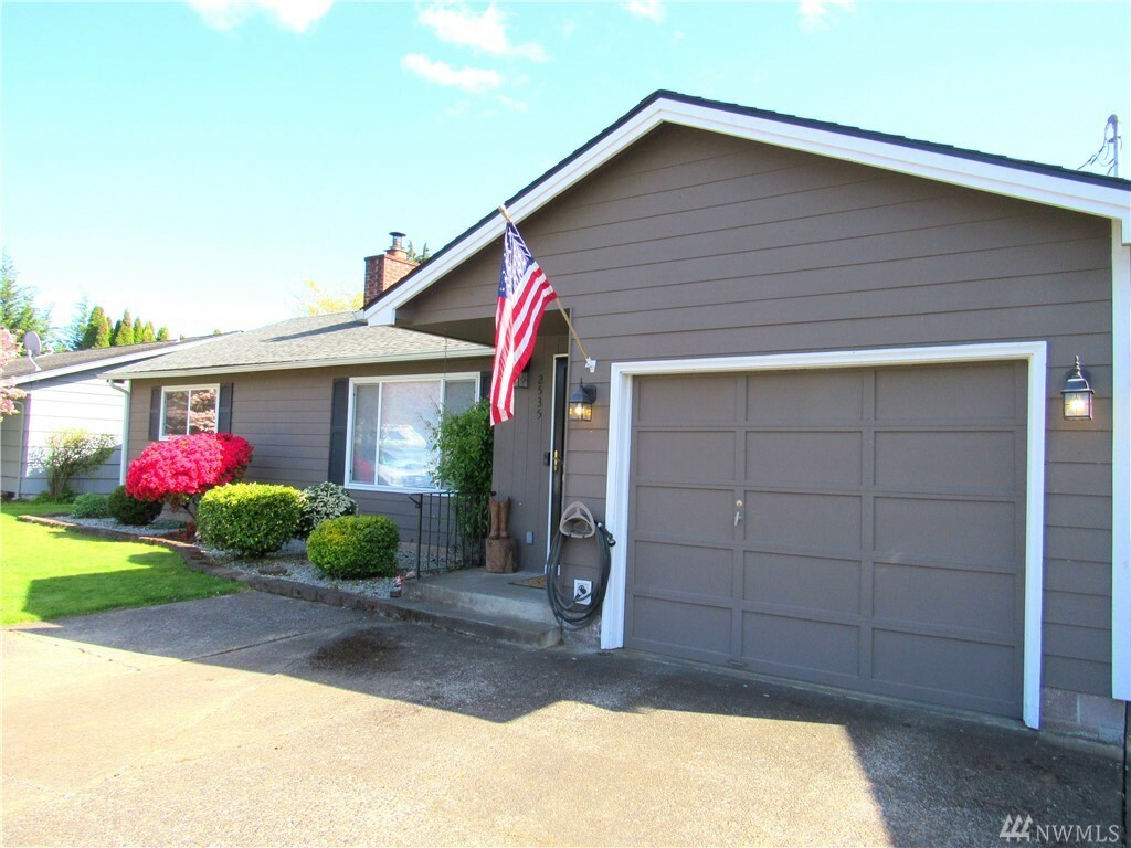 Property Photo:  2535 Terry Ave  WA 98632 