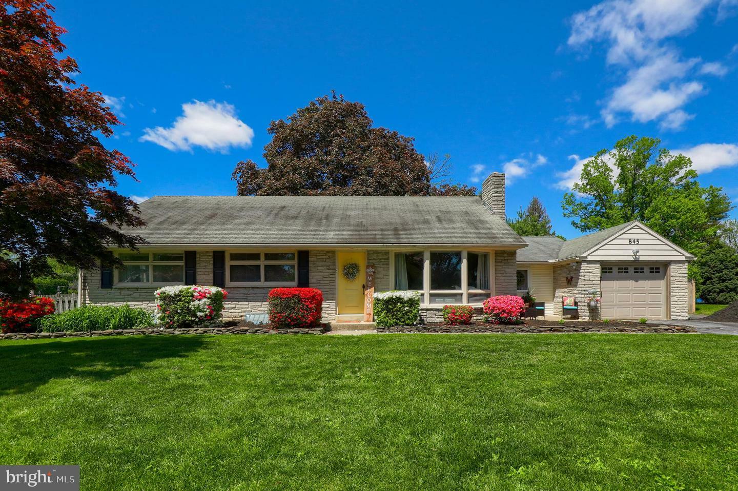 Property Photo:  845 Robin Road  PA 17601 