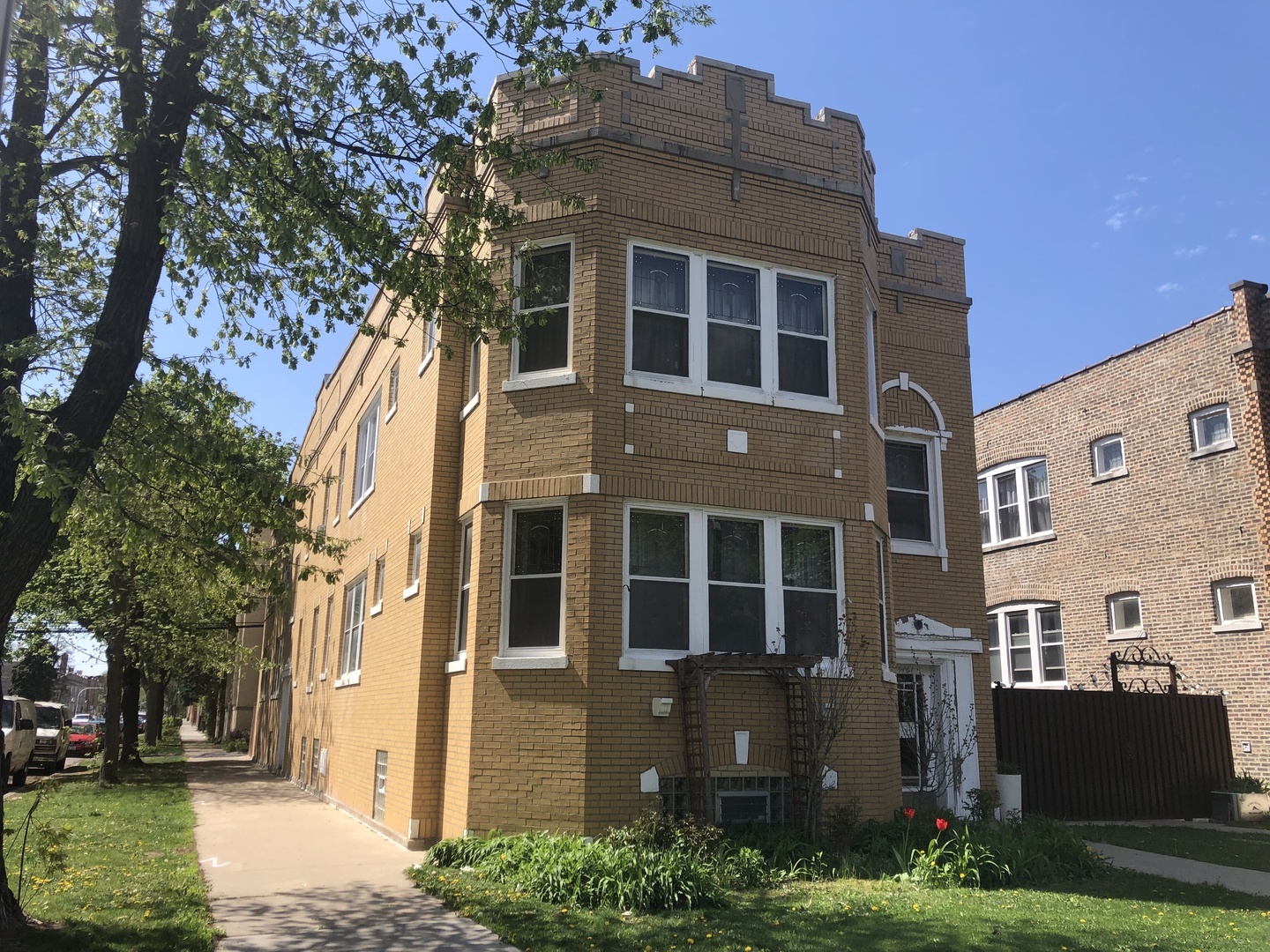 Property Photo: 5101 W Wrightwood Avenue IL 60639