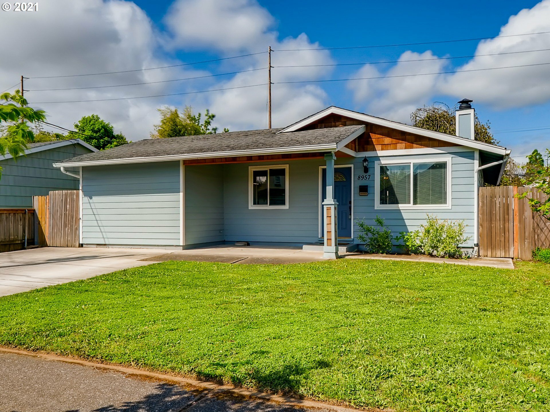 8957 N Geneva Ave  Portland OR 97203 photo
