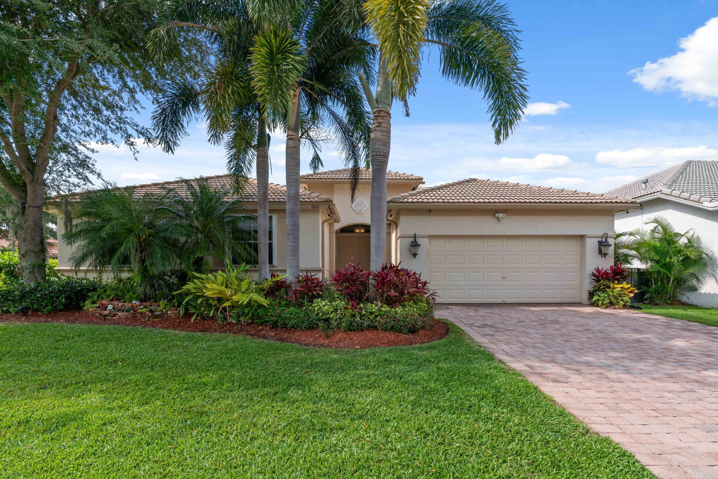 Property Photo: 102 San Vincente Place FL 33418