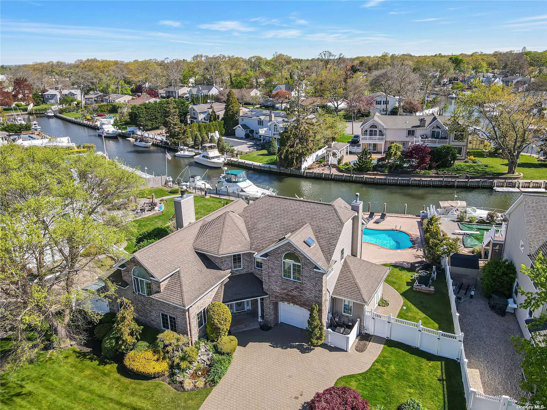 Property Photo:  19 Fleets Point Drive  NY 11704 